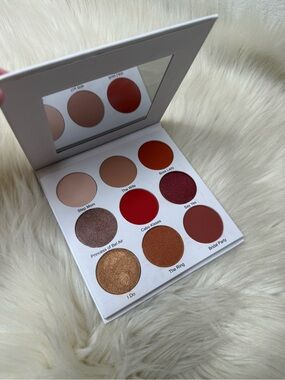 Give Them Lala Beauty - The Grown Woman Eyeshadow Palette - Discontinued